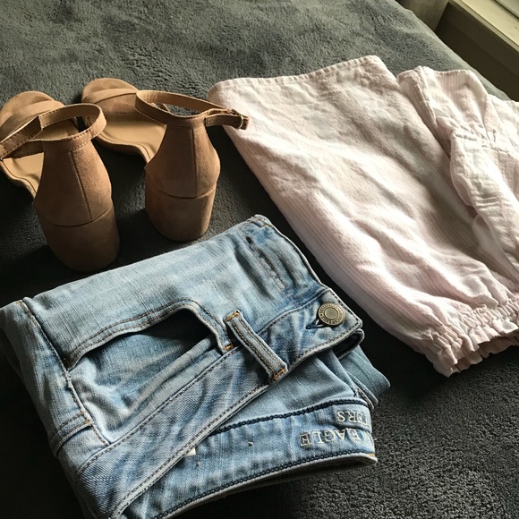 ❗️SOLD❗️✨Crop Over The Shoulder Top✨ - Picture 2 of 7